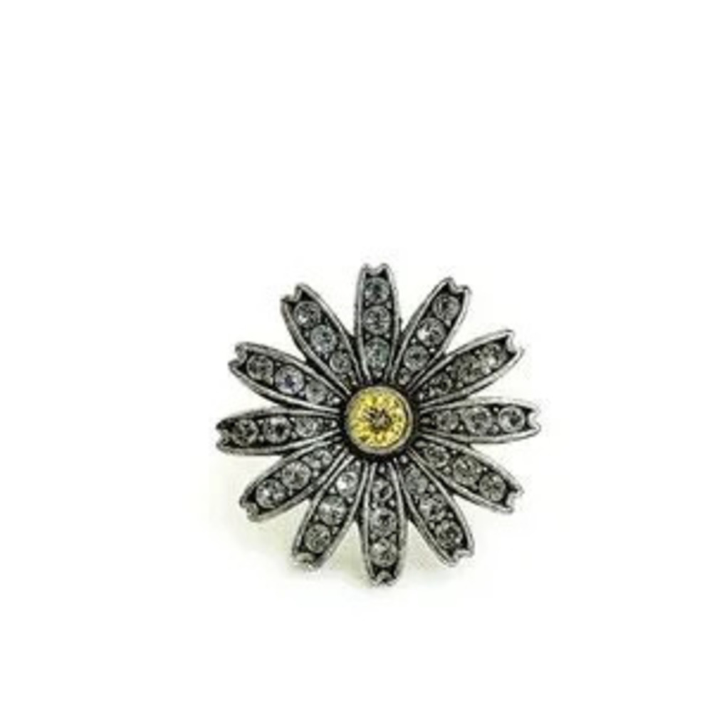 Elegant Vintage Floral Brooch With Zirconia